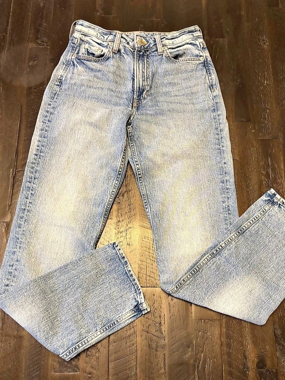 H & M Slim Straight Leg Jeans
Size 2